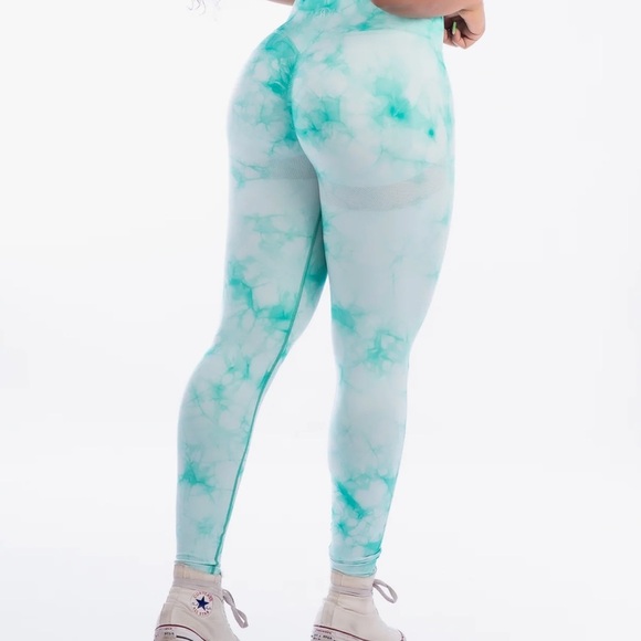 Allure the Brand Aqua Tie-Dye Leggings - Picture 4 of 4